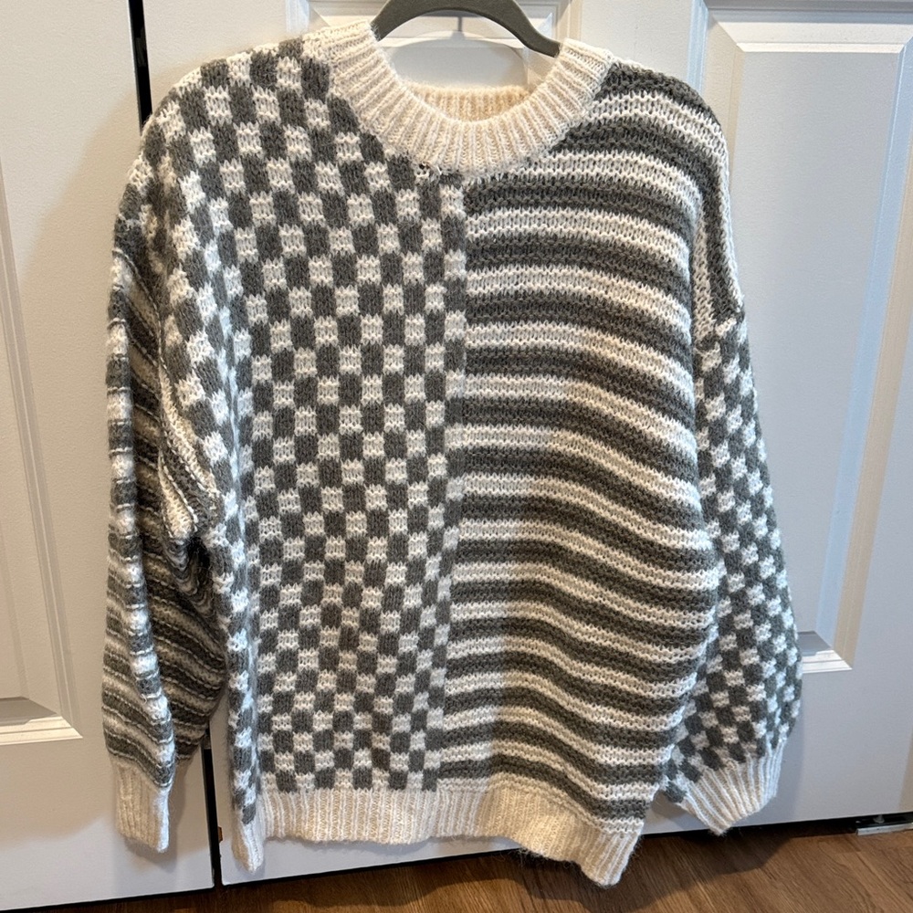 Blu Pepper Gray and Cream Crewneck Sweater